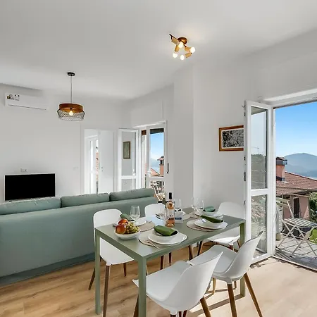 View On Hill Apartment